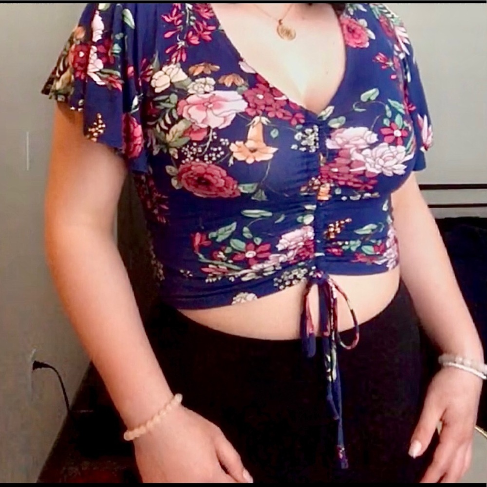 Floral crop top ✨